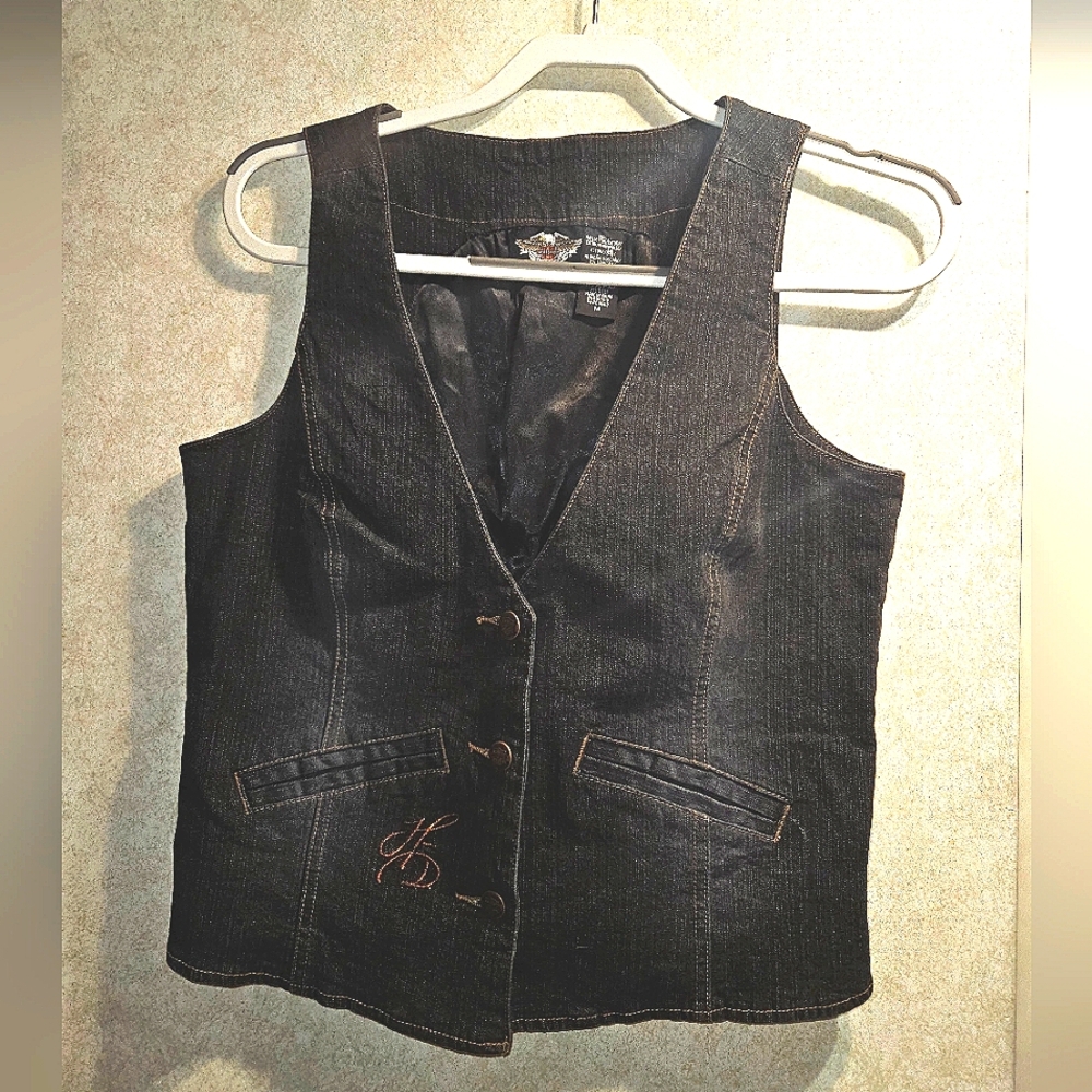 Womens Button Up Harley Davidson Vest Size M but fits like a L